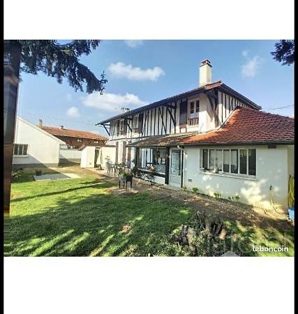 Maison A Colombages Norrois Exterior photo